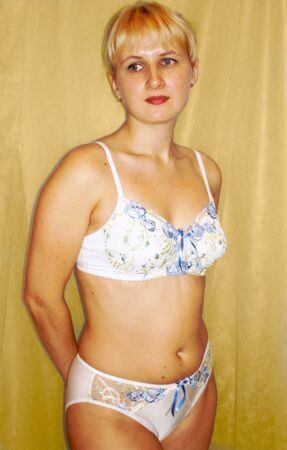 Марина белый комплект желтый фон